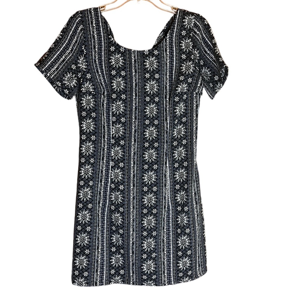 Hollister Navy/White Print Floral Design Short Sleeve Dress Crisscross Straps